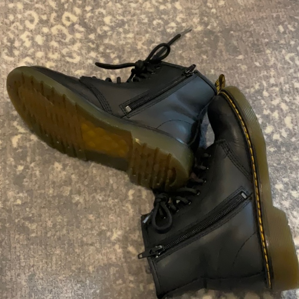 DR MARTENS KIDS SHOES SIZE 2 - Picture 7 of 12